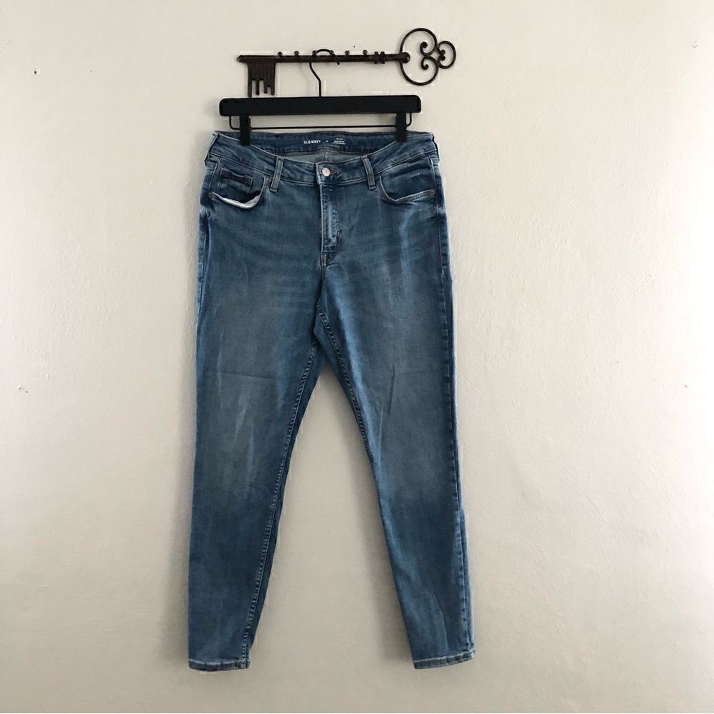 Old Navy Rockstar super Skinny Mid Rise size 12 medium blue wash color